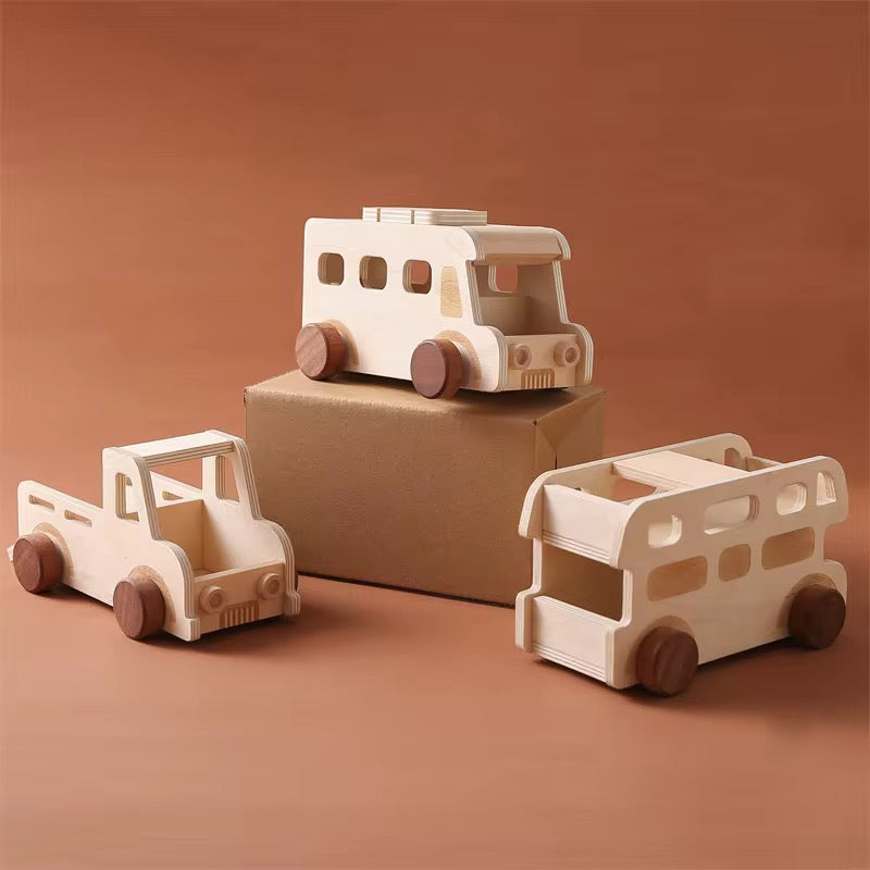 Spielzeugautos aus Holz