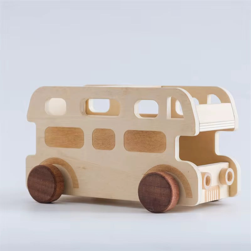 Spielzeugautos aus Holz