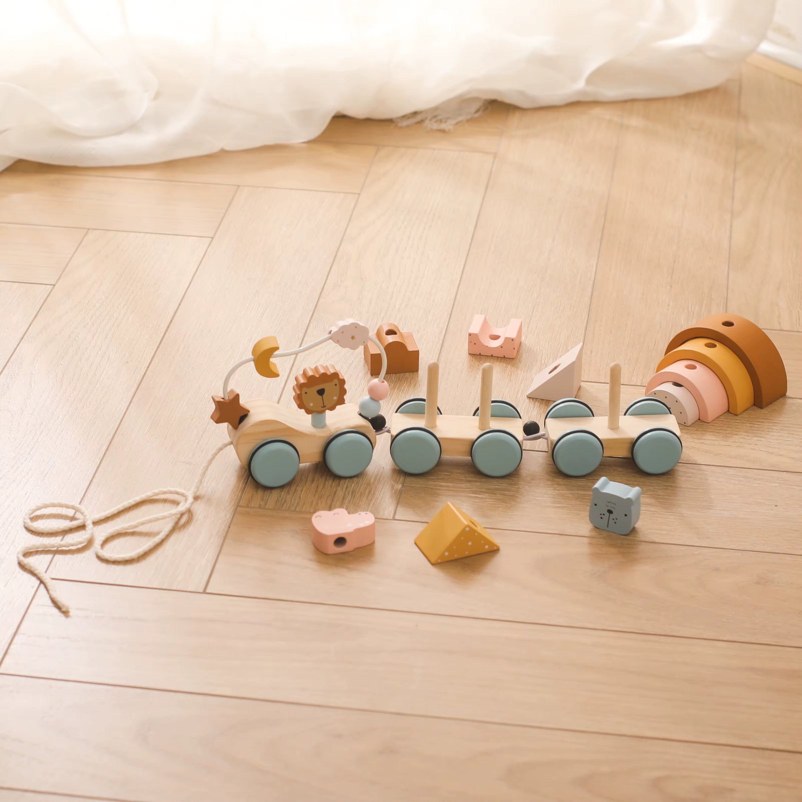 Montessori Holz-Zug zum Nachziehen – Safari-Tiere & Regenbogen zum Spielen & Lernen 🚂🌿