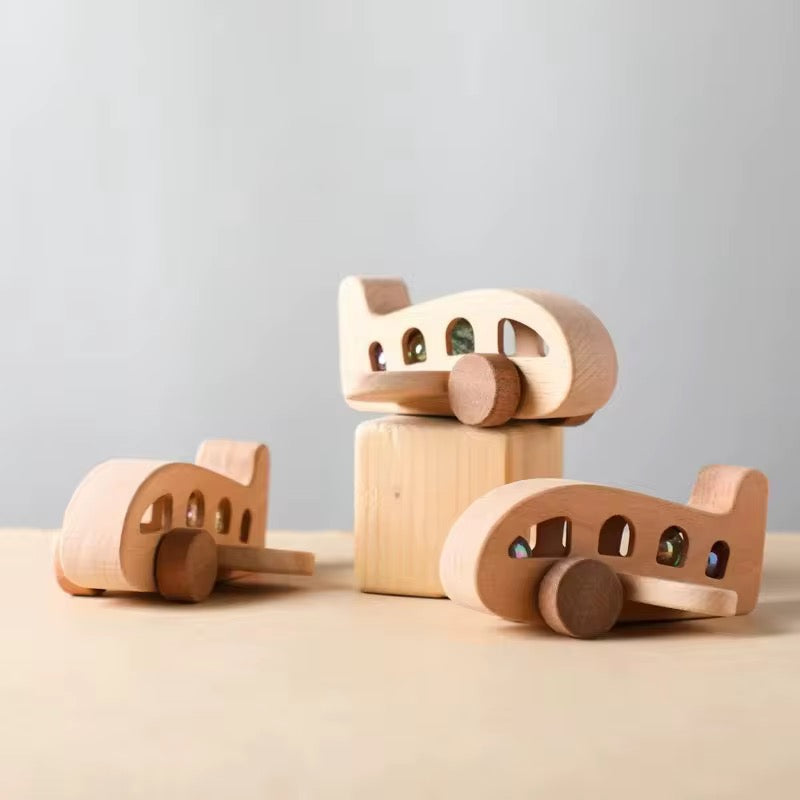 Spielzeug-Flugzeug aus Holz