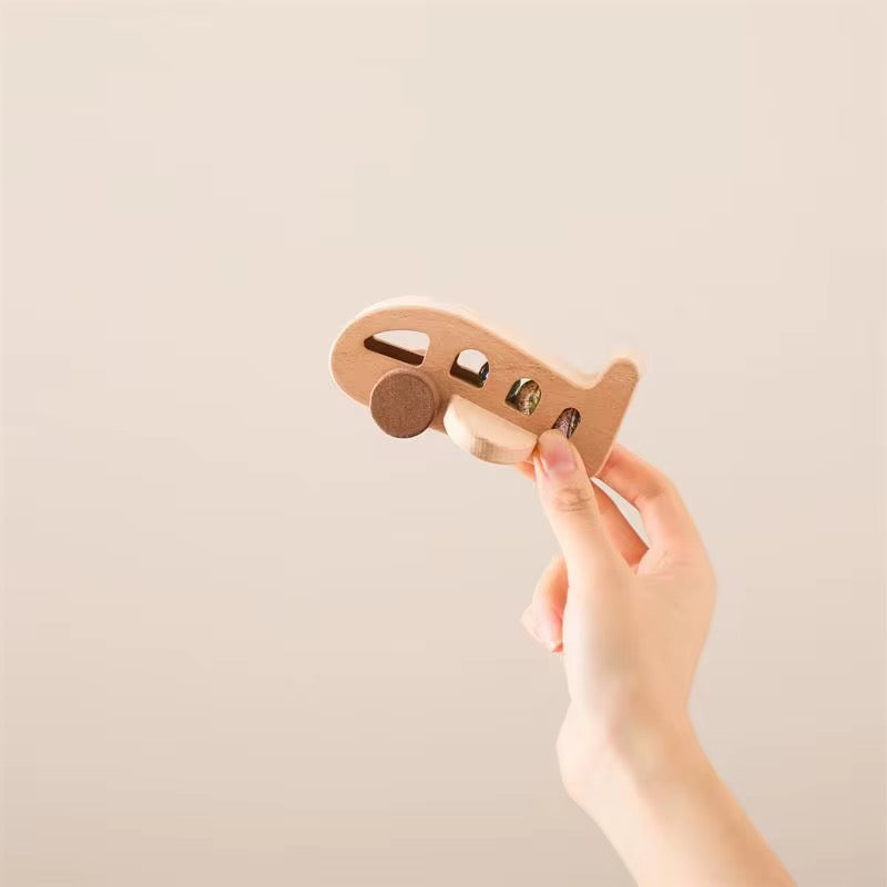 Spielzeug-Flugzeug aus Holz
