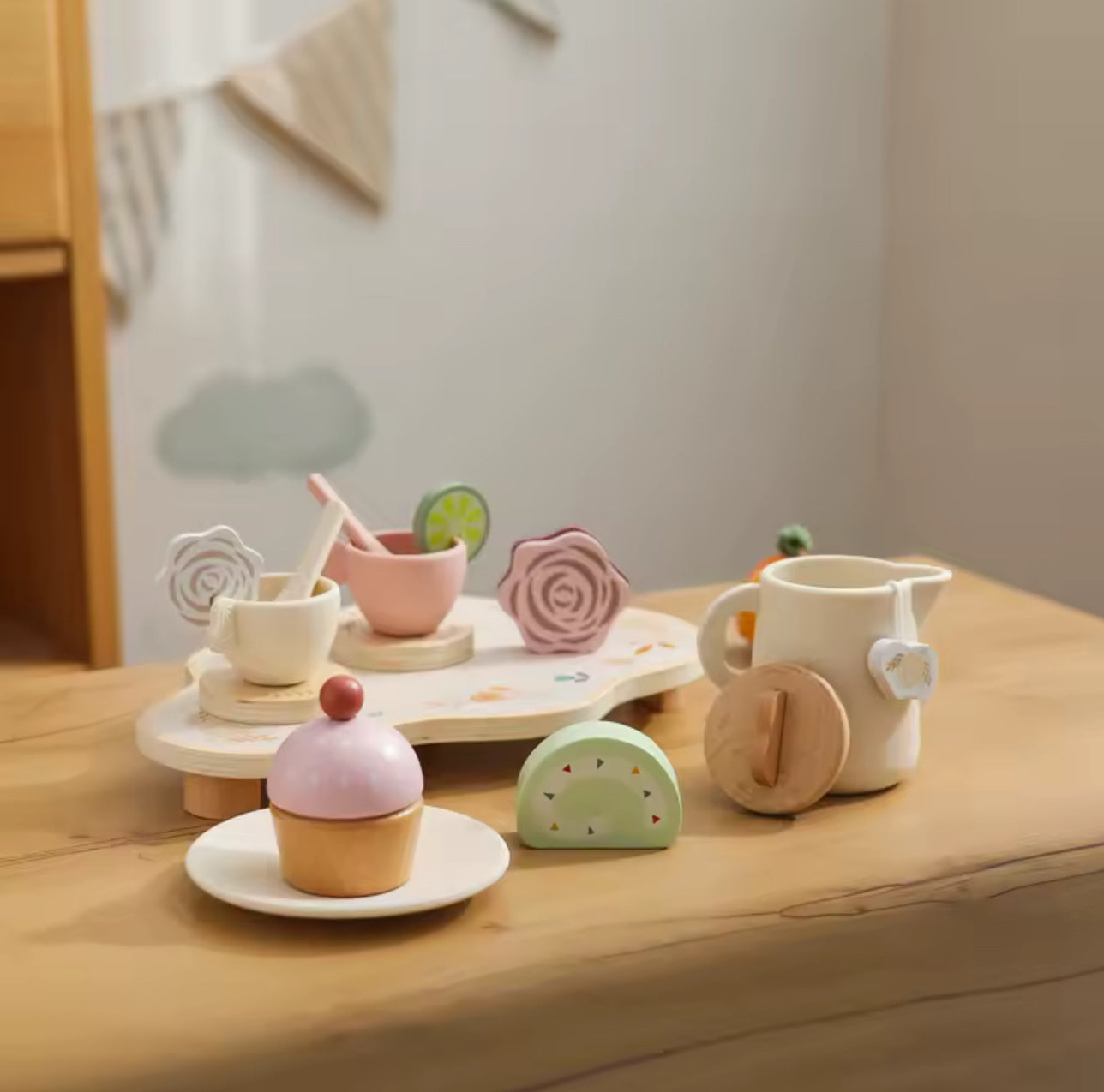Mini-Küchenset Waldzauber – Holzspielzeug für feine Motorik 🌸🫖🍋