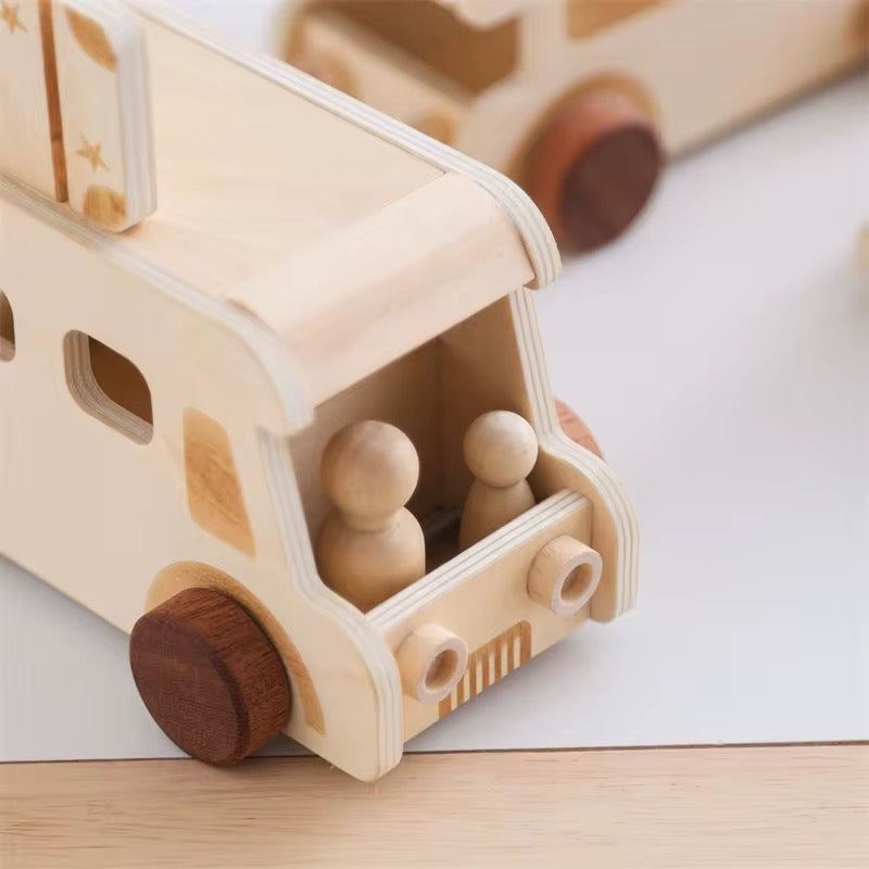 Spielzeugautos aus Holz