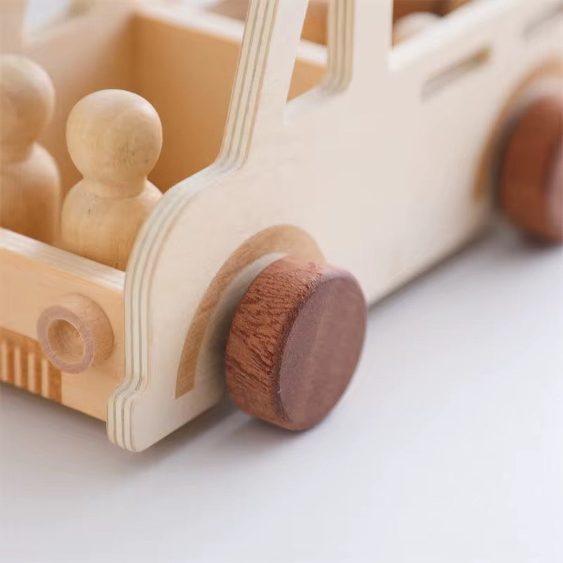 Spielzeugautos aus Holz