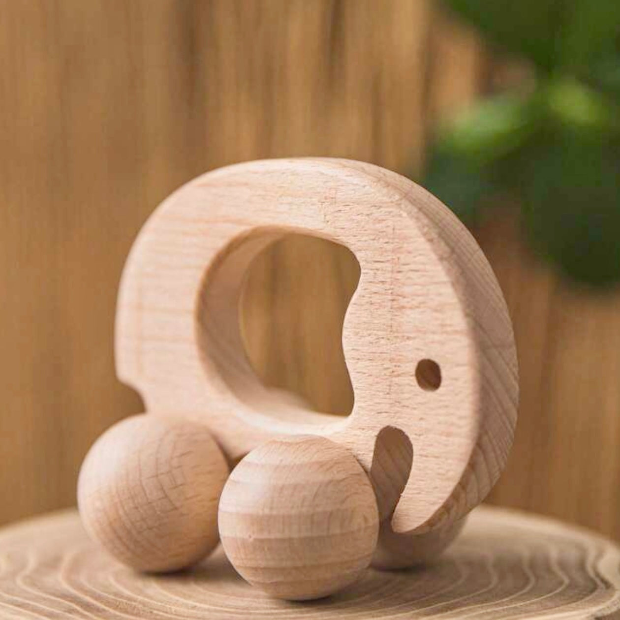 Elefanten-Auto aus Holz