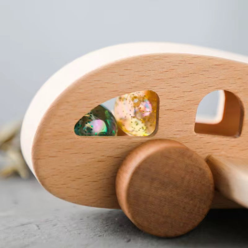 Spielzeug-Flugzeug aus Holz